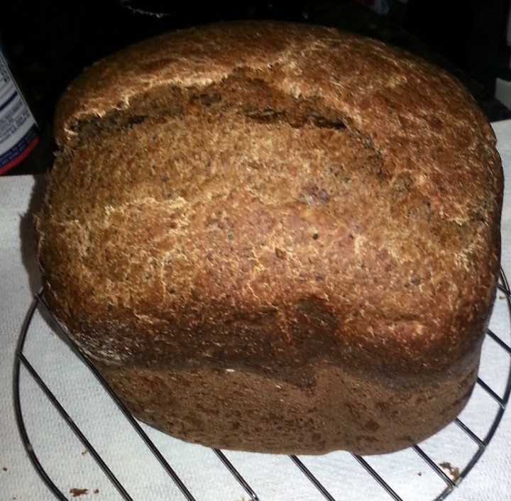 Почему у хлеба корочка. Дефекты хлеба. Хлеб из хлебопечки. Потресканный хлеб. Хлеб Буханка.