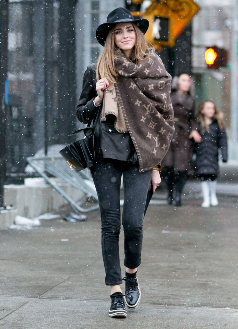 Утонченная парижанка: зимний аутфит в стиле уличной парижской моды